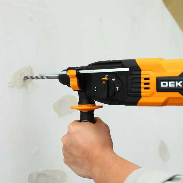 Изображение товара Профессиональный перфоратор Deko DKH900 / 083-1044 (с набором буров)