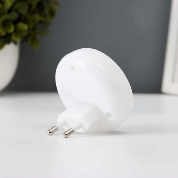 Изображение товара Ночник Risalux Футбольный мяч 10189383 (белый/черный)