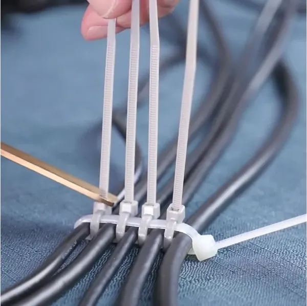 Изображение товара Стяжка для кабеля Kroft 250мм / 203051 (100шт, белый)