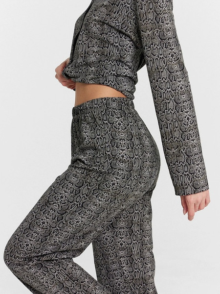 Изображение товара Комплект домашней одежды Mark Formelle 592462 (р.164/170-96-102, змеиный принт)