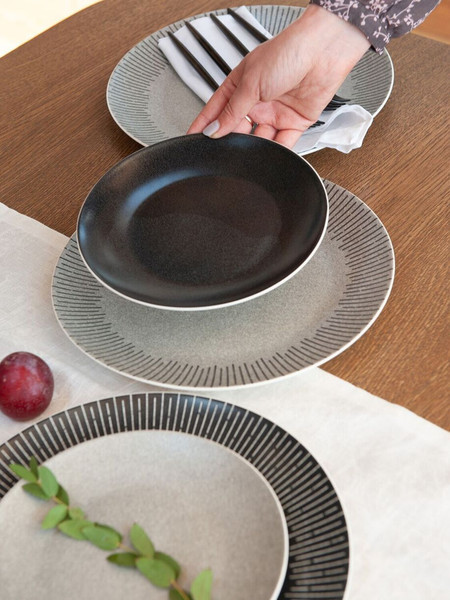 Изображение товара Тарелка столовая обеденная HomeQueen Нуар 77106 (серый)