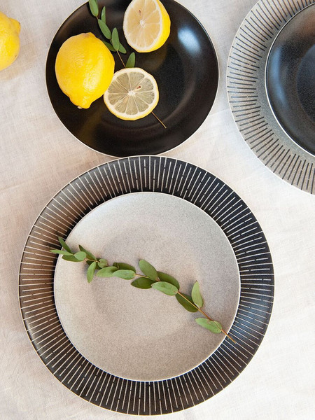 Изображение товара Тарелка столовая обеденная HomeQueen Нуар 77105 (черный)