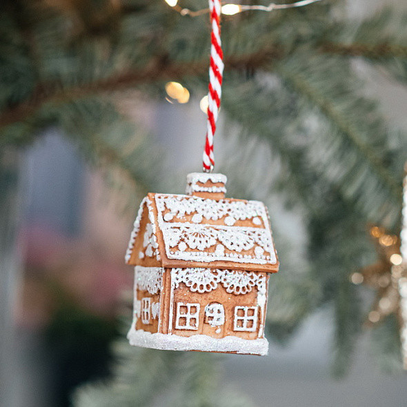 Изображение товара Елочная игрушка Gisela Graham Ski Lodge. Пряничный домик / 10489