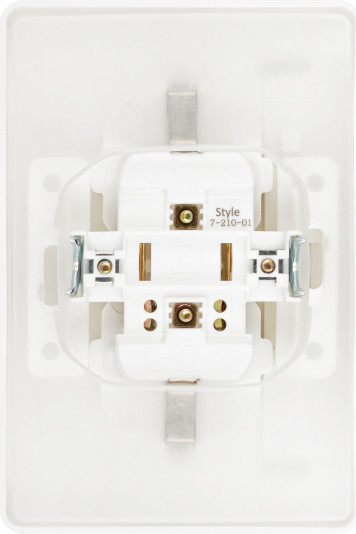 Изображение товара Розетка INTRO Style 7-210-01 / Б0062873 (белый)