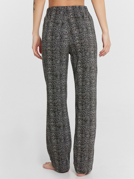 Изображение товара Комплект домашней одежды Mark Formelle 592462 (р.164/170-100-106, змеиный принт)