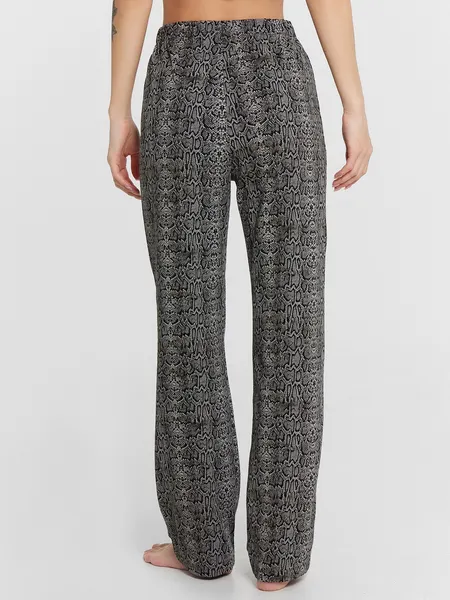 Изображение товара Комплект домашней одежды Mark Formelle 592462 (р.164/170-108-114, змеиный принт)