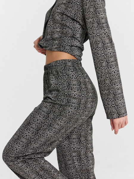 Изображение товара Комплект домашней одежды Mark Formelle 592462 (р.164/170-112-118, змеиный принт)