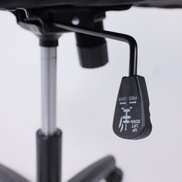 Изображение товара Кресло офисное AksHome Менеджер 01 (Seven 035/велюр черный)