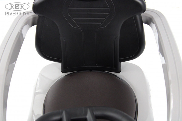 Изображение товара Детский автомобиль RiverToys Toyota Land Cruiser 300 / Z002ZZ-A (серый)