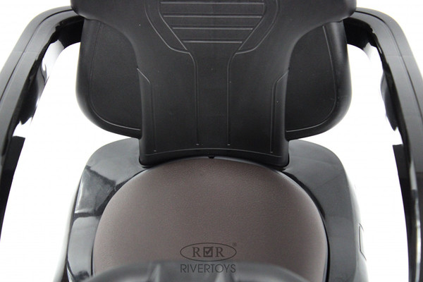 Изображение товара Детский автомобиль RiverToys Toyota Land Cruiser 300 / Z002ZZ-A (черный)