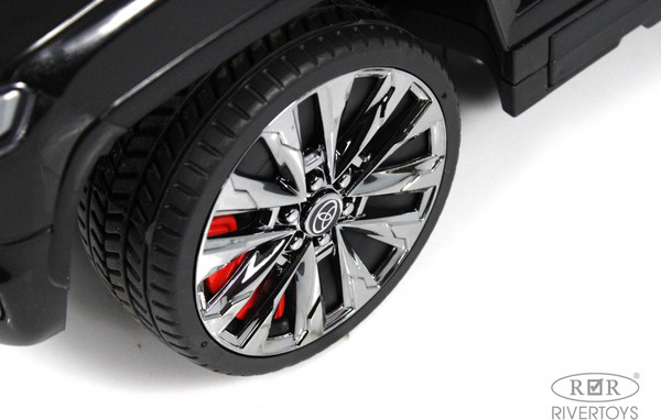Изображение товара Каталка детская RiverToys Toyota Land Cruiser 300 / Z002ZZ-B (черный)