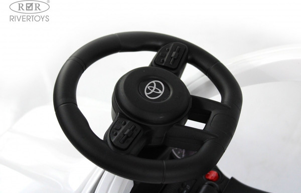 Изображение товара Каталка детская RiverToys Toyota Land Cruiser 300 / Z002ZZ-C (белый)