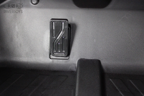 Изображение товара Детский автомобиль RiverToys BRP Can-Am Maverick Y111YY (темно-розовый)