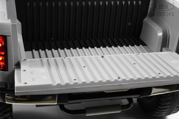 Изображение товара Детский автомобиль RiverToys G444GG (серый)