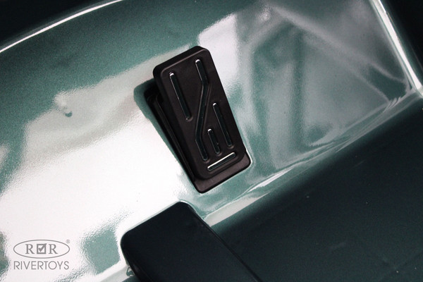 Изображение товара Детский автомобиль RiverToys Y999YY (зеленый глянец)