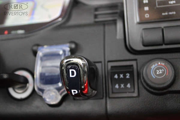 Изображение товара Детский автомобиль RiverToys Y999YY (зеленый глянец)