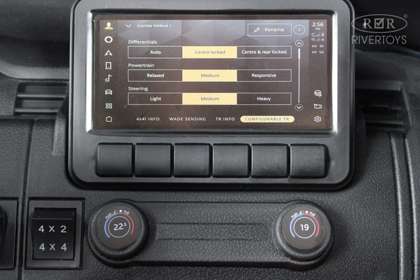 Изображение товара Детский автомобиль RiverToys Y999YY (красный глянец)