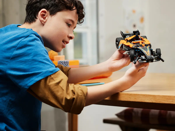 Изображение товара Конструктор Lego Technic Гоночный автомобиль Neom Mclaren Формулы E 42169