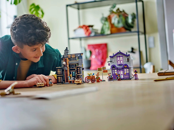 Изображение товара Конструктор Lego Harry Potter Лавка Олливандера и магазин мантий м. Малкин 76439