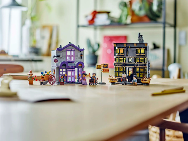Изображение товара Конструктор Lego Harry Potter Лавка Олливандера и магазин мантий м. Малкин 76439