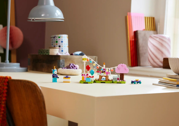 Изображение товара Конструктор Lego Animal Crossing День рождения Джулиана 77046