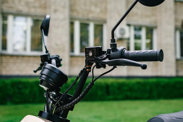 Изображение товара Электроскутер AVM Zoomer (серый)