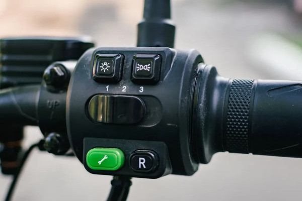 Изображение товара Электроскутер AVM Zoomer (серый)