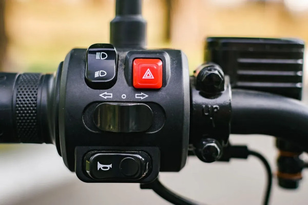 Изображение товара Электроскутер AVM Zoomer (серый)