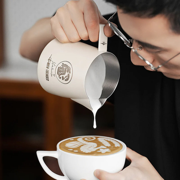 Изображение товара Набор для чая/кофе MHW-3BOMBER Чемпионата мира WLAC 2023 / CS5666W (питчер+чашка)