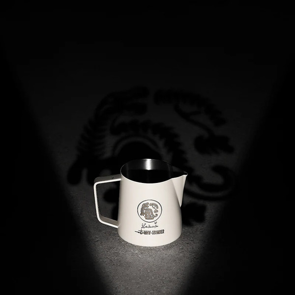 Изображение товара Набор для чая/кофе MHW-3BOMBER Чемпионата мира WLAC 2023 / CS5666W (питчер+чашка)