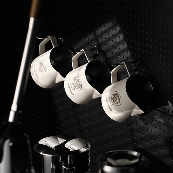 Изображение товара Набор для чая/кофе MHW-3BOMBER Чемпионата мира WLAC 2023 / CS5666W (питчер+чашка)