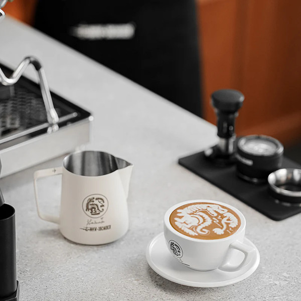 Изображение товара Набор для чая/кофе MHW-3BOMBER Чемпионата мира WLAC 2023 / CS5666W (питчер+чашка)