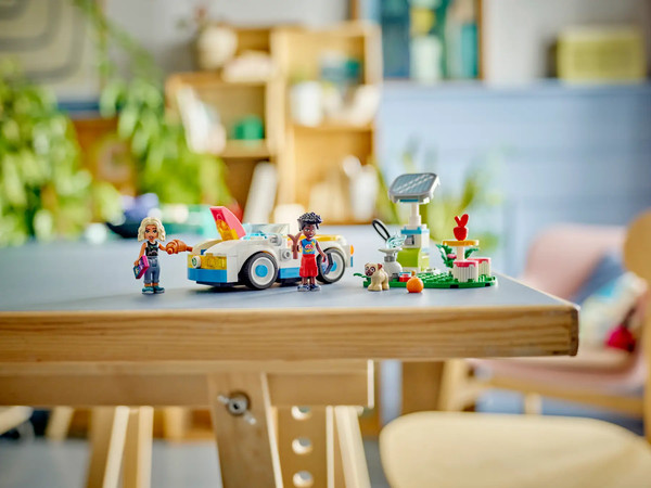 Изображение товара Конструктор Lego Friends Электромобиль и зарядное устройство 42609