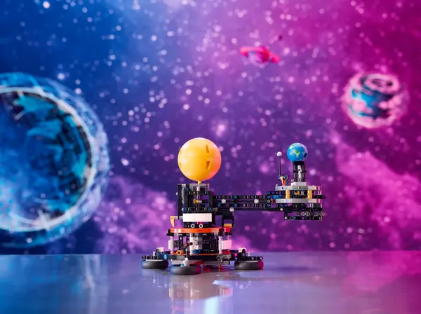 Изображение товара Конструктор Lego Technic Планета Земля и Луна на орбите 42179
