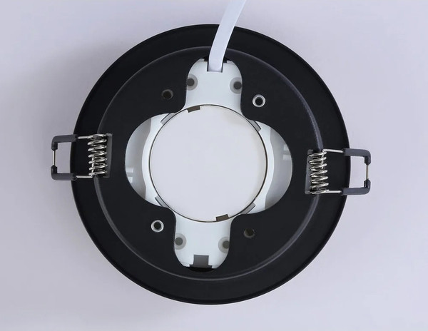 Изображение товара Точечный светильник Ambrella TN5228 BK/GD (черный/золото)