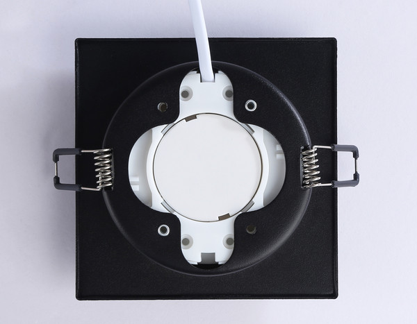 Изображение товара Точечный светильник Ambrella TN5232 BK/GD (черный/золото)