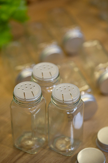 Изображение товара Набор для специй Aura Home 3453 (12шт, с черными крышками)