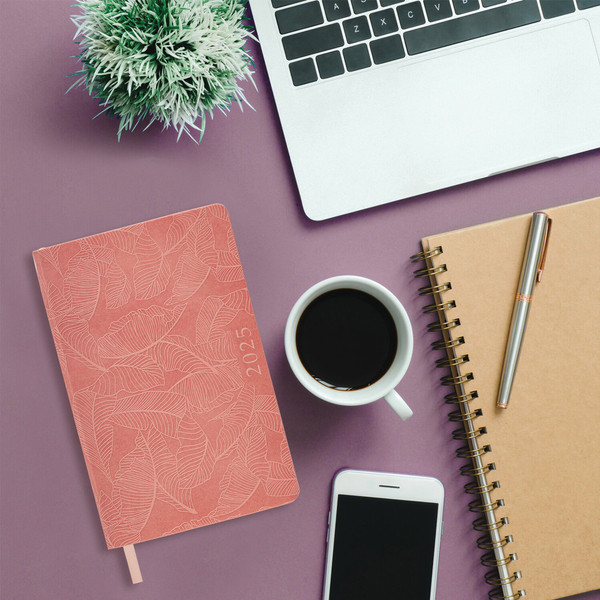 Изображение товара Ежедневник Brauberg Foliage 2025 / 115852 (розовый)