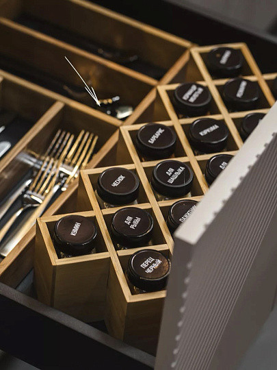 Изображение товара Набор для специй Aura Home 2670 (18шт, с подставкой и черными крышками)