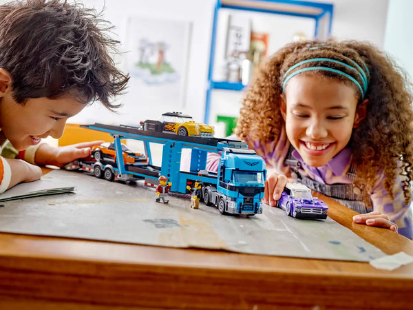 Изображение товара Конструктор Lego City Грузовик-автовоз со спортивными автомобилями / 60408