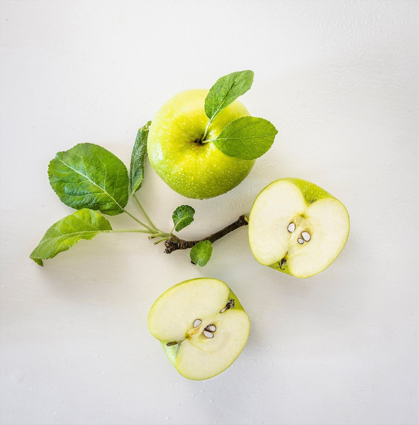 Изображение товара Свеча Ikea Левскоглунд 305.941.51 (яблоко/светло-зеленый)