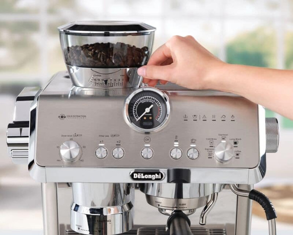 Изображение товара Кофеварка эспрессо DeLonghi EC9555.M