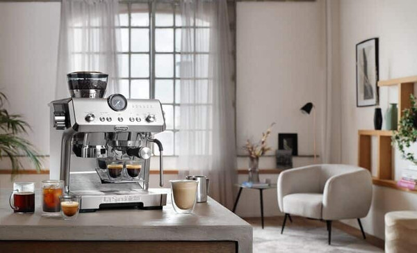 Изображение товара Кофеварка эспрессо DeLonghi EC9555.M