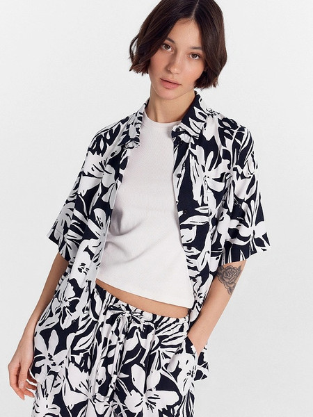 Изображение товара Рубашка Mark Formelle 112855/1 (р.170-88-94, белые цветы на черном)