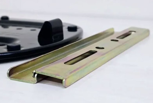 Изображение товара Кофр для мотоцикла AVM 818 (металлик)