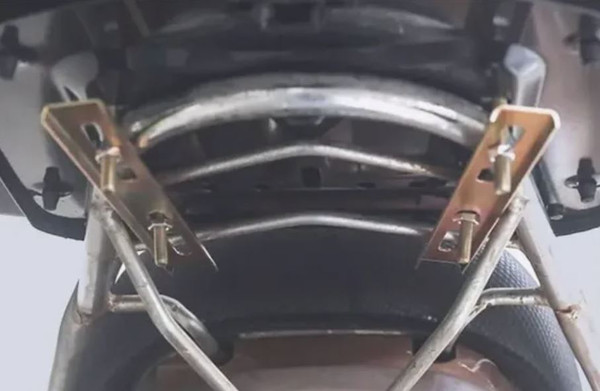 Изображение товара Кофр для мотоцикла AVM 818 (металлик)