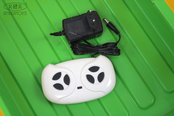 Изображение товара Детский автомобиль RiverToys H444HH (зеленый)