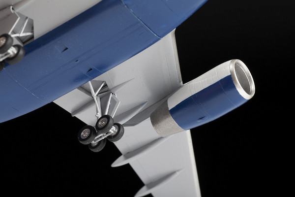 Изображение товара Сборная модель Звезда Пассажирский авиалайнер Боинг 757-300 / 7041