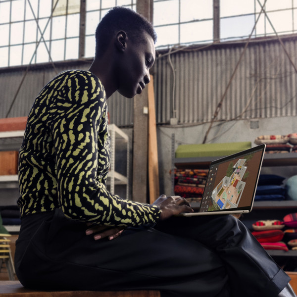 Изображение товара Ноутбук Apple MacBook Air 13" M3 2024 24GB/512GB / MC8P4 А3113 (звездный свет)