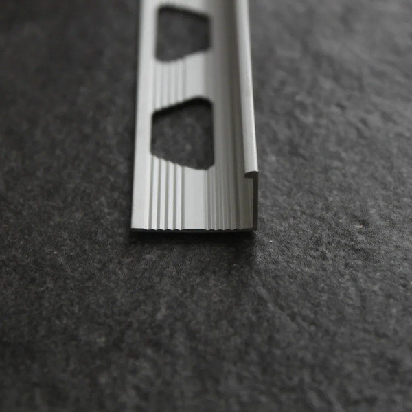 Изображение товара Уголок под плитку Profiling ПО-Г12 (2.7м, серебро)